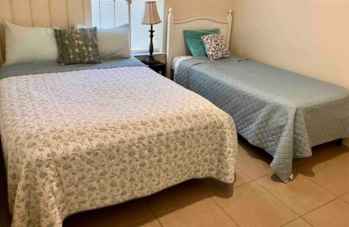 Tyler Apartment | The Red Table Near Hospital district/TJC smart TV’s in all bedrooms. All Welcome