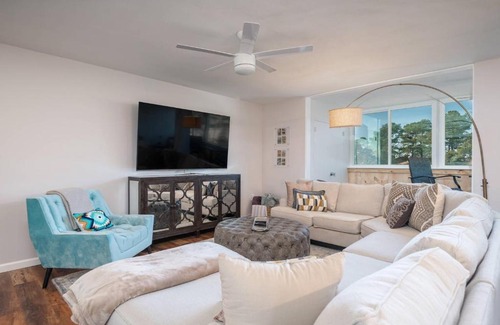 Mid America House | The Regal Beagle - Beacon Manor