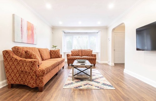 Clanton Park House | The Regal House [3 Bdrms|1 Bath]
