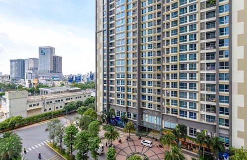Hang Xanh Apartment | The Regal Residences at Vinhomes Central Park