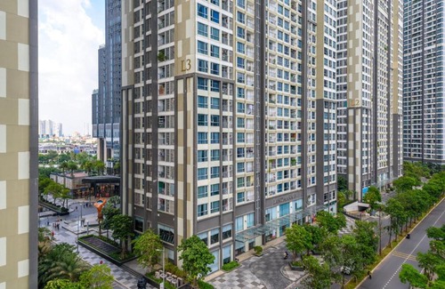 Hang Xanh Apartment | The Regal Residences at Vinhomes Central Park