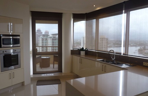 Surfers Paradise Apartment | The Regent Apartments