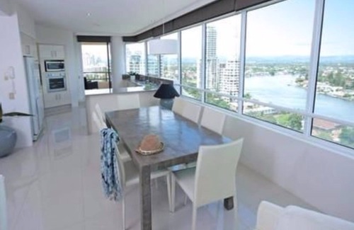 Surfers Paradise Apartment | The Regent Apartments