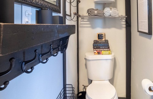 Rowe Other | ⭐️ The Relentless Raven ⭐️ Tiny House Great for Adventurers