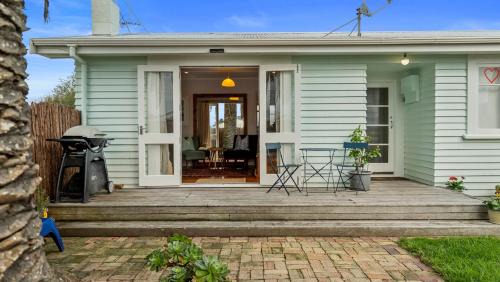 Mount Maunganui House | The Remodelling Room - Mount Maunganui Cottage