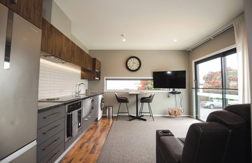 Fitzroy Apartment | The Residence Fitzroy - Spa bath - One bedroom Apartment - Sky Tv (Apt 2)