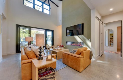 Mount Mourne House | The Retreat at Lake Norman Boat Dock and Pool!