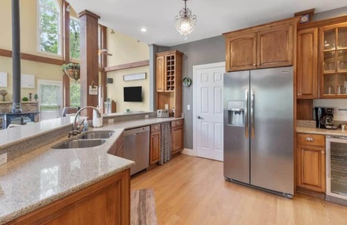Wildwood House | The Retreat at Wildwood - Hot Tub, Theater, & Deck