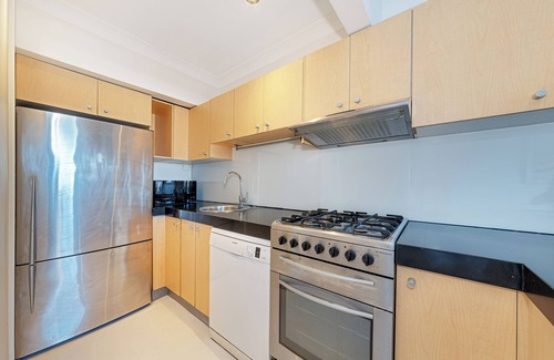 North Bondi Apartment | The Retreat: Beachfront View + Offstreet parking