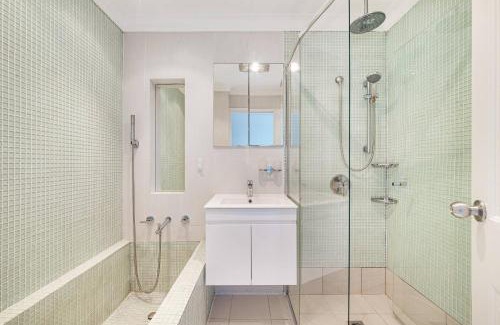 Bondi Beach Apartment | The Retreat : Beachfront View + Parking