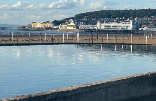 Weston-super-Mare Apartment | The Retreat