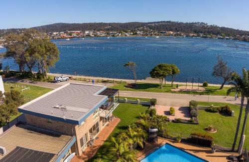 Merimbula Apartment | The Retreat Lakeside Merimbula