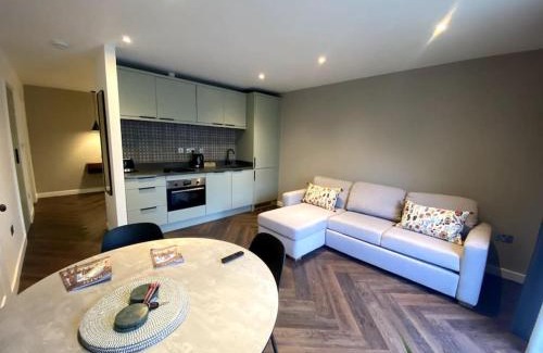 Bathampton House | The Retreat, luxury studio apartment in Bath with parking