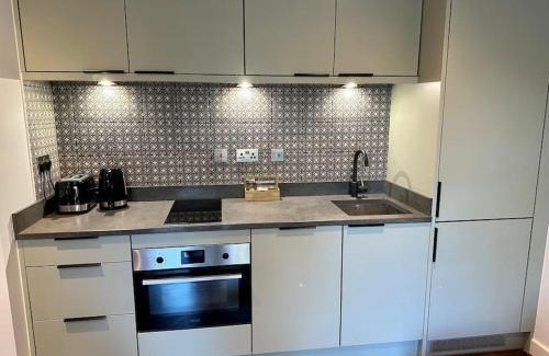 Bathampton House | The Retreat, luxury studio apartment in Bath with parking
