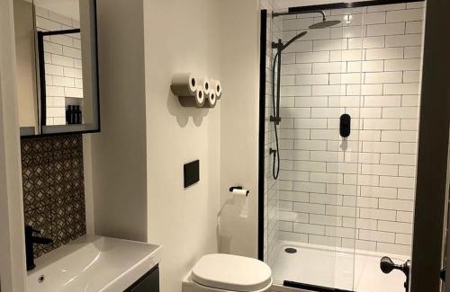 Bathampton House | The Retreat, luxury studio apartment in Bath with parking