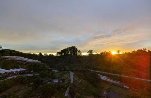 Brinchang Hotel | The Retreat Mountain & Sunrise view Hilltop Hotel Apartment in Cameron Highlands