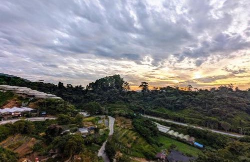 Brinchang Hotel | The Retreat Mountain & Sunrise view Hilltop Hotel Apartment in Cameron Highlands