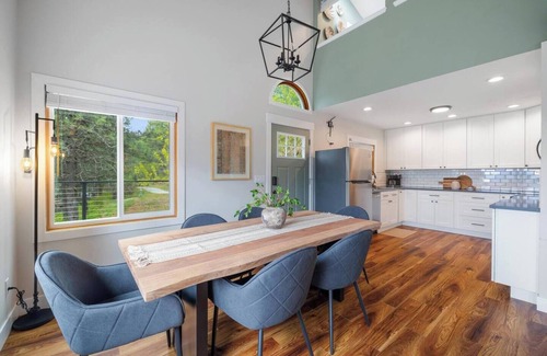 Sagle House | The Retreat on Gold Mountain - Pet Friendly