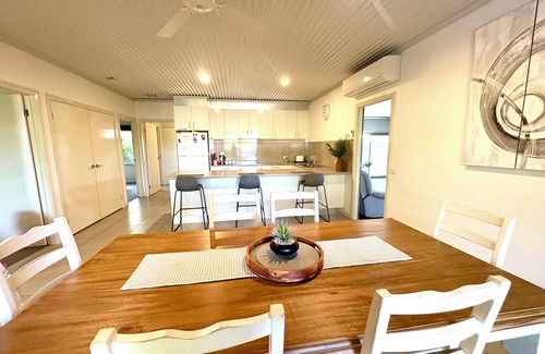 Bundalong House | The Retreat - Pet Friendly (Sleeps 8)