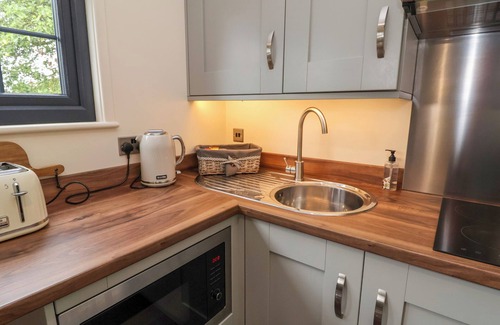 Bangor-on-Dee Cottage | THE RETREAT, pet friendly, luxury holiday cottage in Bangor-On-Dee