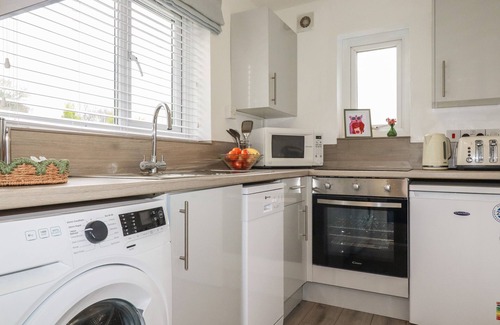 Cardinham Cottage | THE RETREAT, pet friendly, with hot tub in Bodmin