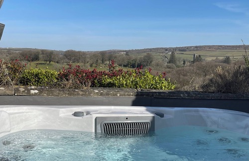 Cardinham Cottage | THE RETREAT, pet friendly, with hot tub in Bodmin