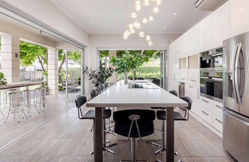 North Adelaide House | The Retreat - Private Estate, Pool & Tennis Court