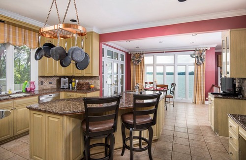 Florence House | The Retreat with Wilson Dam view & Water Aces