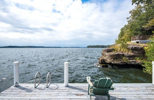 Florence House | The Retreat with Wilson Dam view & Water Aces