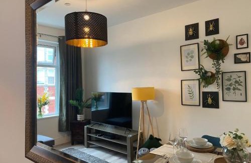 Kenfig Hill Apartment | The Retreats 1 Kenfig Hill Pet Friendly 2 Bedroom Flat with King Size bed twin beds and sofa bed sleeps up to 5 people