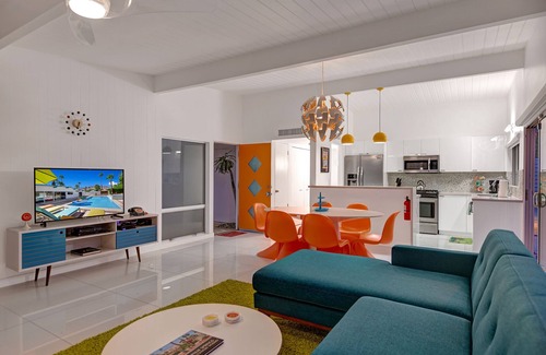 Sunmor House | The Retro A Go-Go House Luxury Mid Century Mod Resort