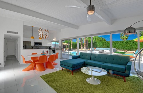 Sunmor House | The Retro A Go-Go House Luxury Mid Century Mod Resort