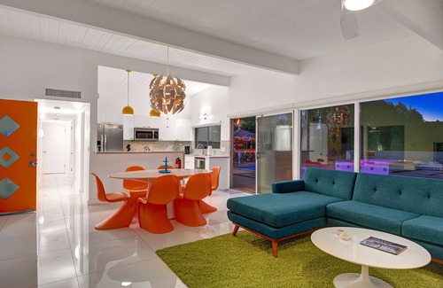 Sunmor House | The Retro A Go-Go House Luxury Mid Century Mod Resort