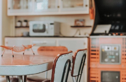 Aldinga Beach House | The ReTrO Beach Shack. 1 house from beach, WiFi, Arcade Machine, Walk to cafes