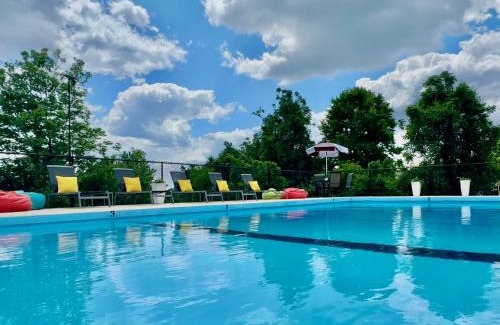 Branson Theater District Hotel | The Retro Hotel