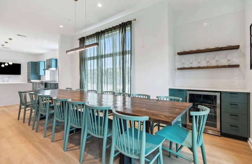 Faubourg Lafayette Apartment | The Revelry| Bayou Escape | 9 bd 5 ba w/Pool near FQ