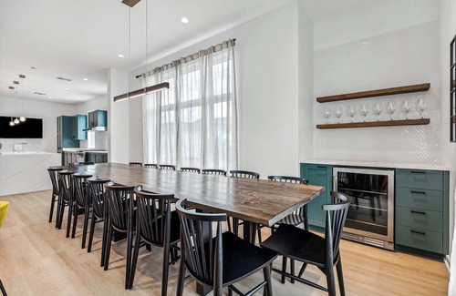 Faubourg Lafayette Apartment | The Revelry | Music City | 9 bed 5 bath w/Htd Pool