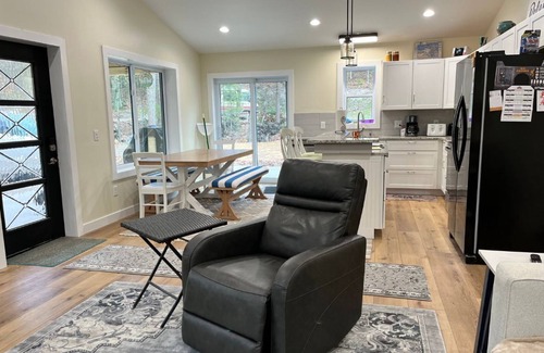 Pentwater House | The Rez in Pentwater - Quiet and Wooded - Sleeps 7