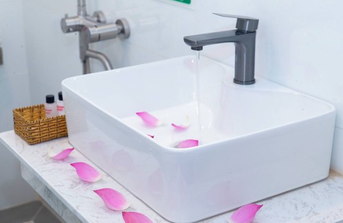 Downtown Ho Chi Minh City Hotel | The Rice De Tham Hotel