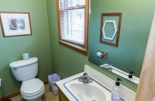 Springmaid Mountain Cottage | The Ridge Cabin - Sleeps 4