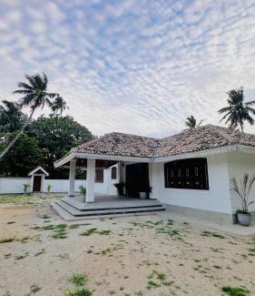 Kathaluwa Hotel | The Ridge Colonial Villa