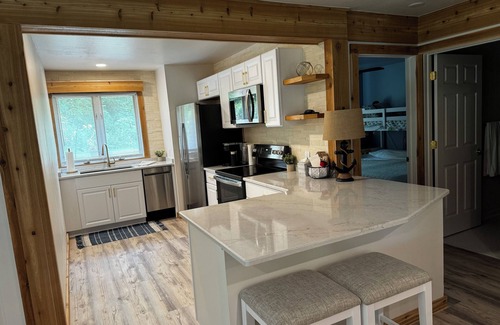 Lake Geneva Condo | The Ridge RetreatnRenovated in 2024 - Steps from Lake Como & The Ridge