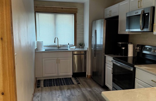 Lake Geneva Condo | The Ridge RetreatnRenovated in 2024 - Steps from Lake Como & The Ridge