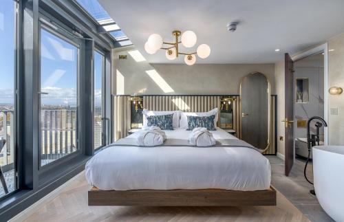 New Town Apartment | The RÌGH Penthouse Suite