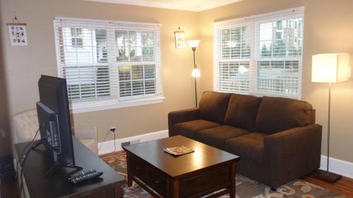 Charlotte Apartment | The Right Side Duplex