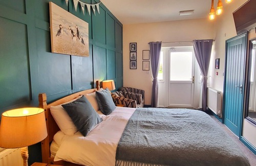 Rhosgoch Bed & Breakfast | The Ring Pub Bed and Breakfast