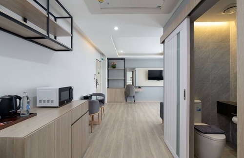 Bang Phlat Hotel | The Riski Hotel at Bangphlat Station