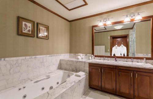 Aspen House | The Ritz-Carlton Club, Two-Bedroom WR Residence 2205, Ski-in & Ski-out Resort in Aspen Highlands