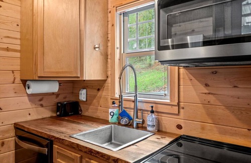 Hayesville House | The Ritz Carlton of Tiny Cabins w/Hot Tub/Fire Pit table