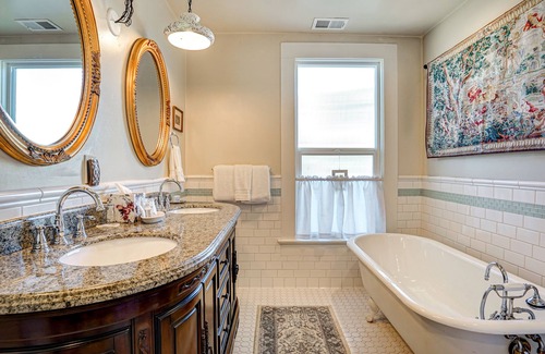 Healdsburg Bed & Breakfast | The River Belle Inn